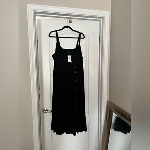 Black sleeveless dress